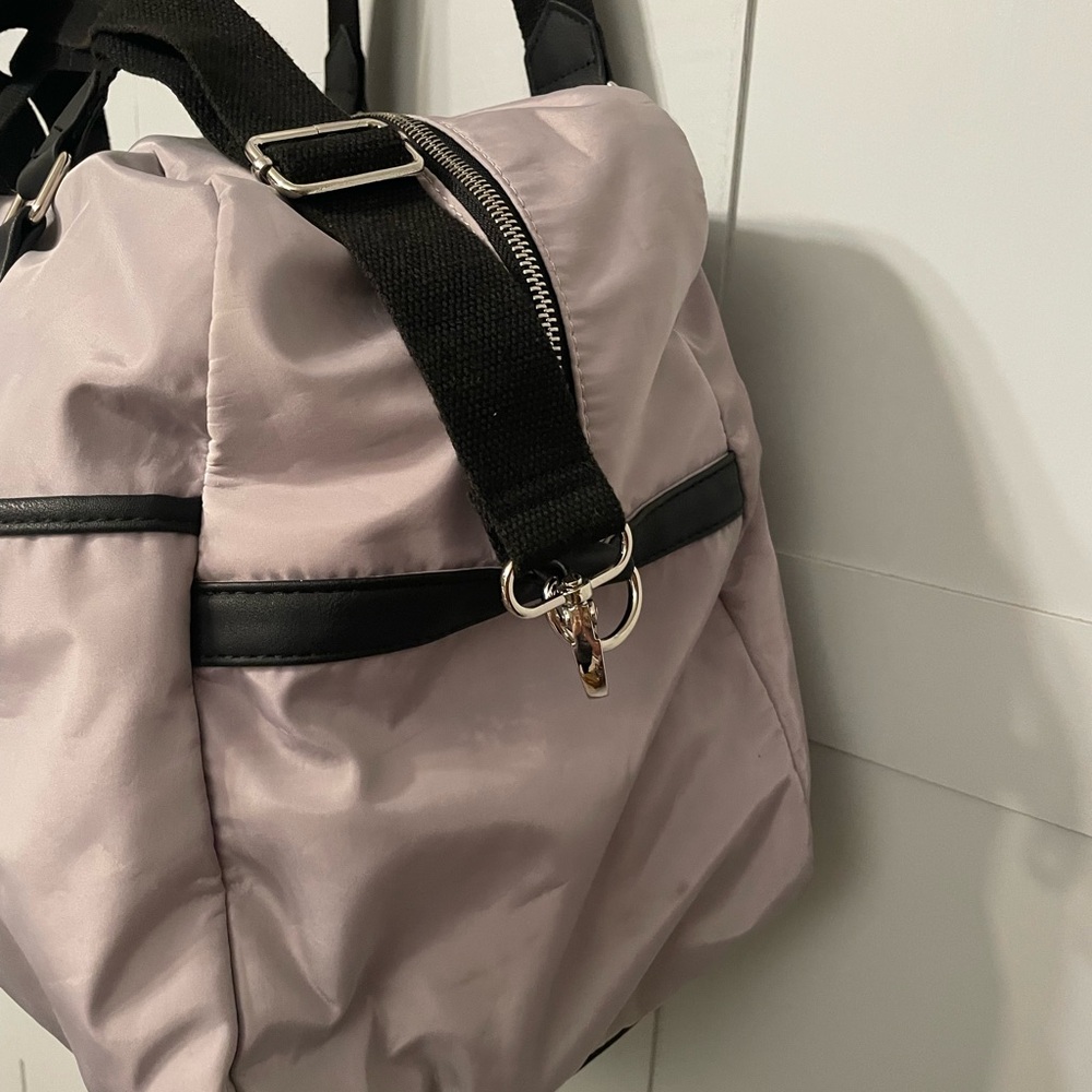 Steve Madden Elegant Light silver and Black Travel Bag - Picture 4 of 11